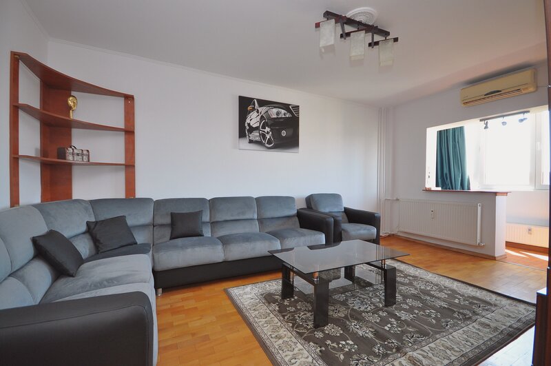 Drumul Taberei 1 minut metrou Favorit apartament 3 camere 2 bai decomandat