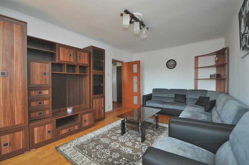 Drumul Taberei 1 minut metrou Favorit apartament 3 camere 2 bai decomandat