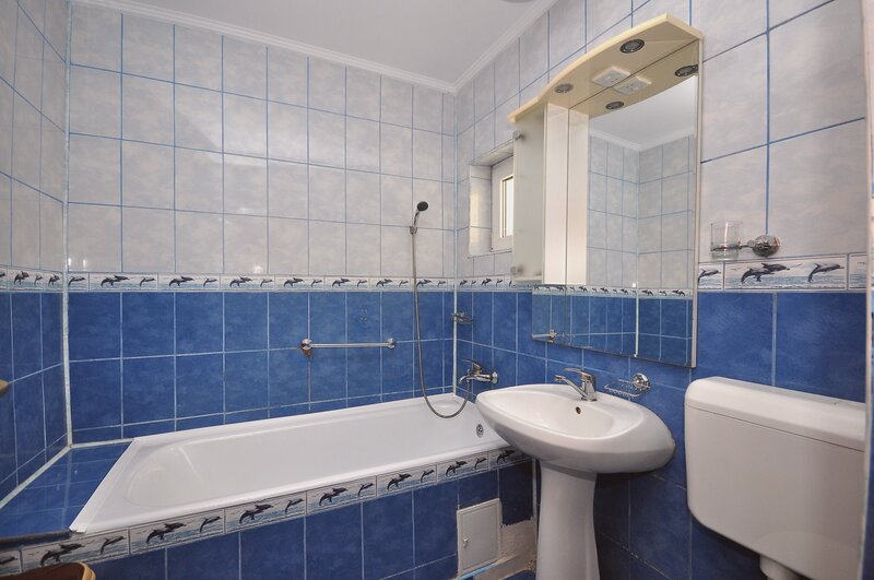 Drumul Taberei 1 minut metrou Favorit apartament 3 camere 2 bai decomandat